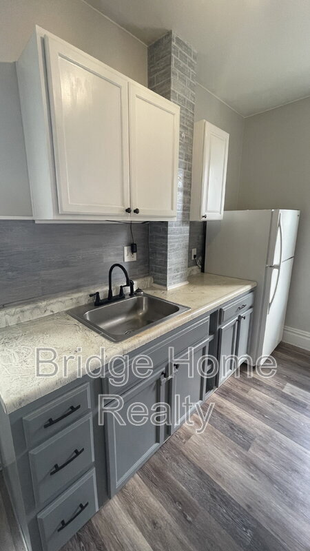 Building Photo - 401 N McKean St