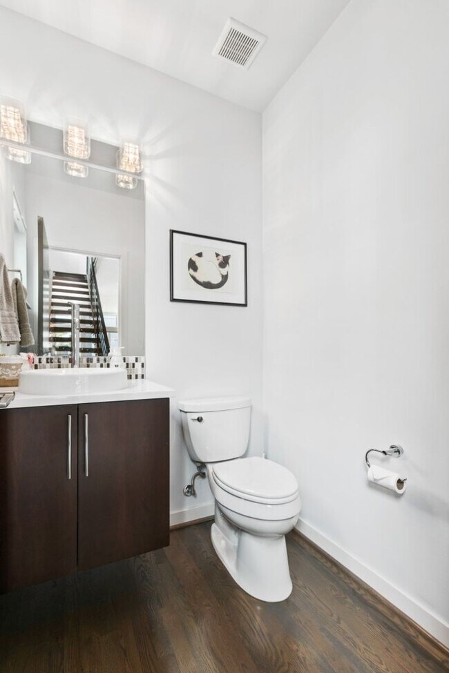 Building Photo - 3Bd/3Ba Seattle Townhome