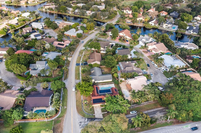 Building Photo - 8305 Casa Del Lago
