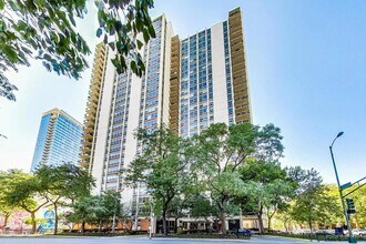 Building Photo - 1255 N Sandburg Terrace