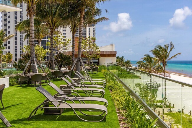 Building Photo - 18975 Collins Ave