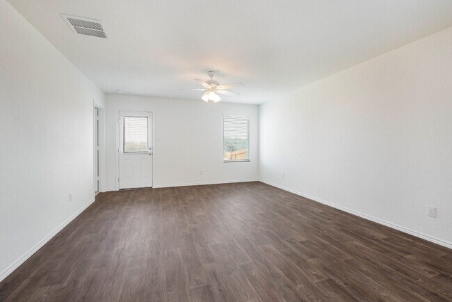 Building Photo - Redbird Ranch 4 Bedroom, 2 Bath, Free Inte...