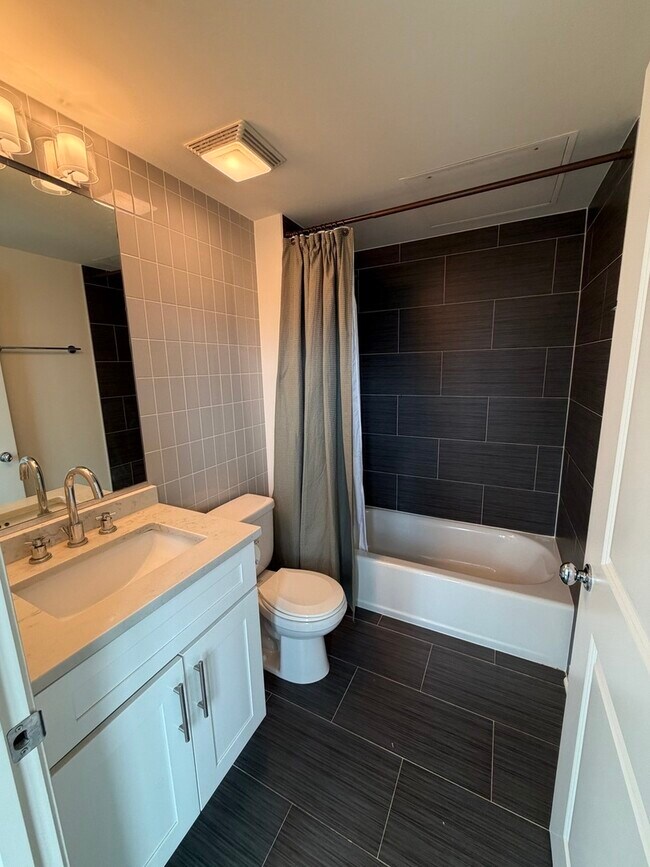 Building Photo - 50 E 16th St