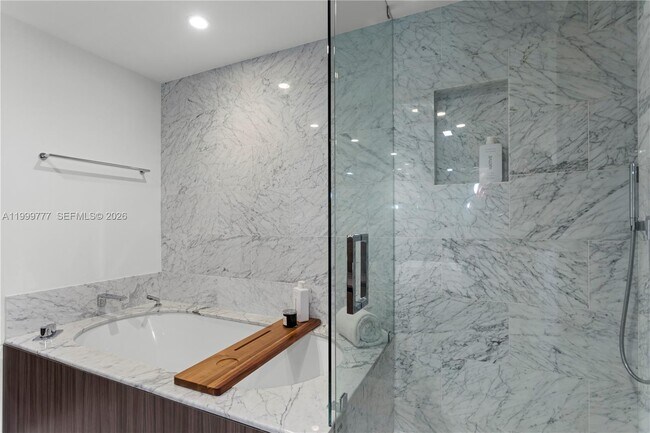 Building Photo - 1000 Brickell Plaza