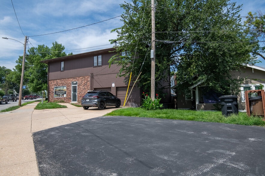 Building Photo - 5008 NW Radial Hwy