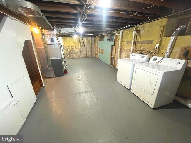 Building Photo - 682 2nd Ave