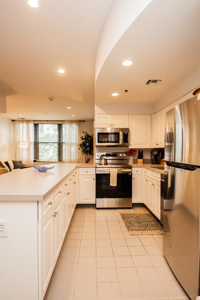 Building Photo - 1387 Washington St