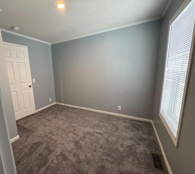 Building Photo - 2112 Bluebird Terrace NW