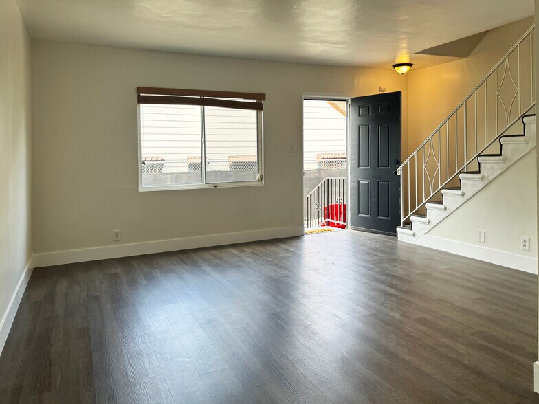 Building Photo - 5646 Aldama St