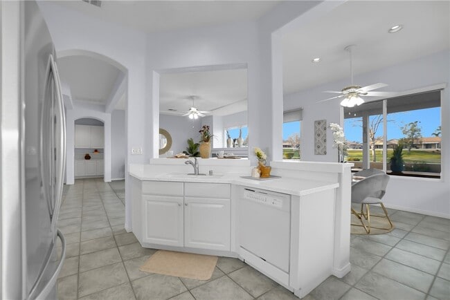 Building Photo - 5098 Singing Hills Dr