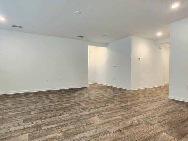 Building Photo - 7020 Abigail St