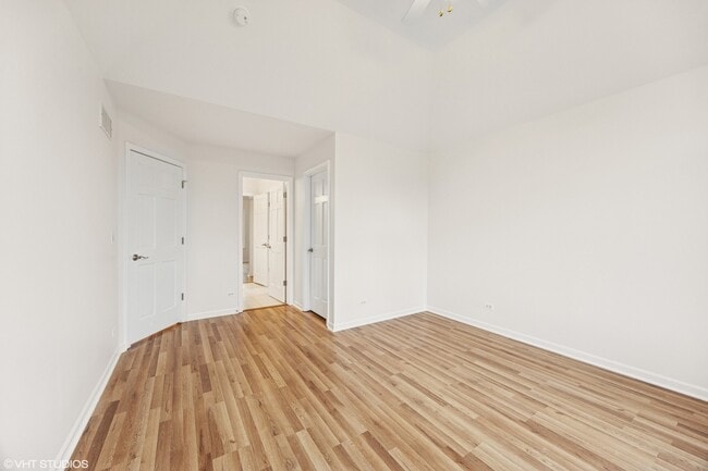 Building Photo - 1040 Buckingham Dr