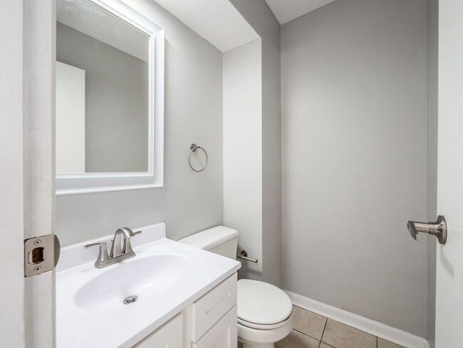 Building Photo - 2017 Queensgate Ln