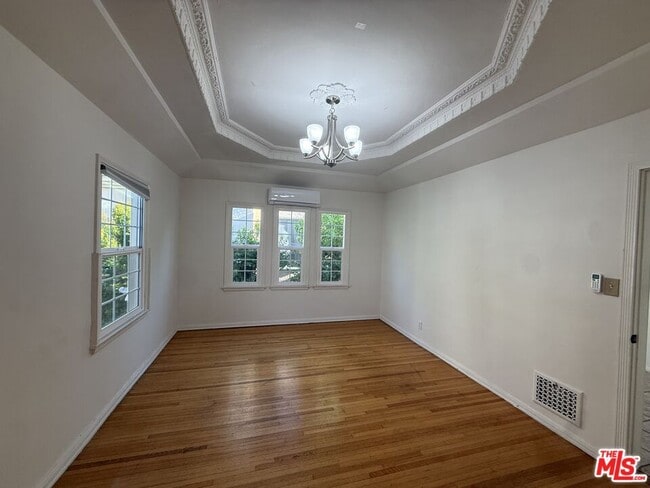 Building Photo - 211 S Arnaz Dr