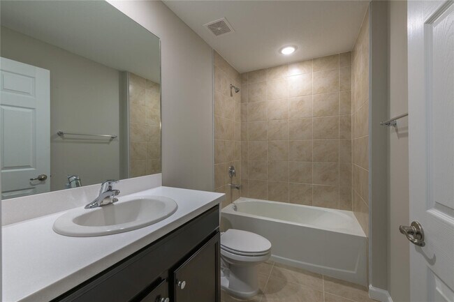 Building Photo - 730 SW McCall Rd