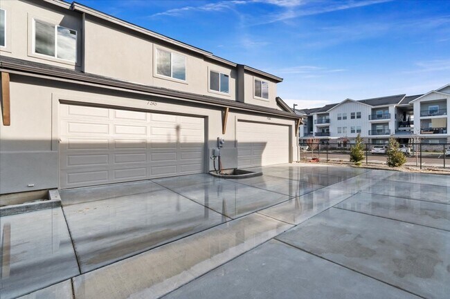 Building Photo - Brand New 3 Bed 2.5 Bath Townhouse With Many Amenities