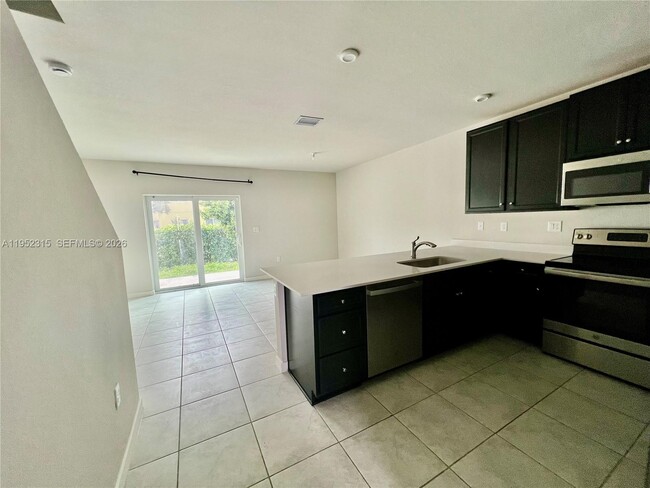 Building Photo - 1045 NW 4th Ter