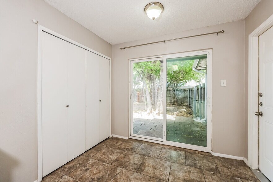 Building Photo - 1522 Sunset Ln