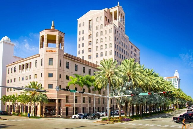 Building Photo - 305 Navarre Ave