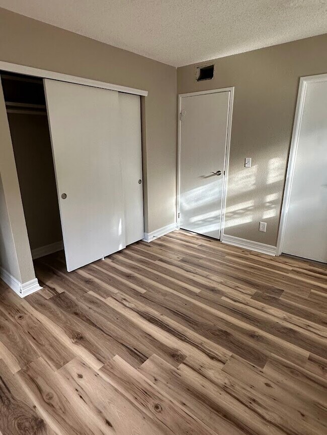 Building Photo - 1872 S Pitkin Cir