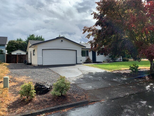 Building Photo - Honey stop the car one-Level ranch in the ...