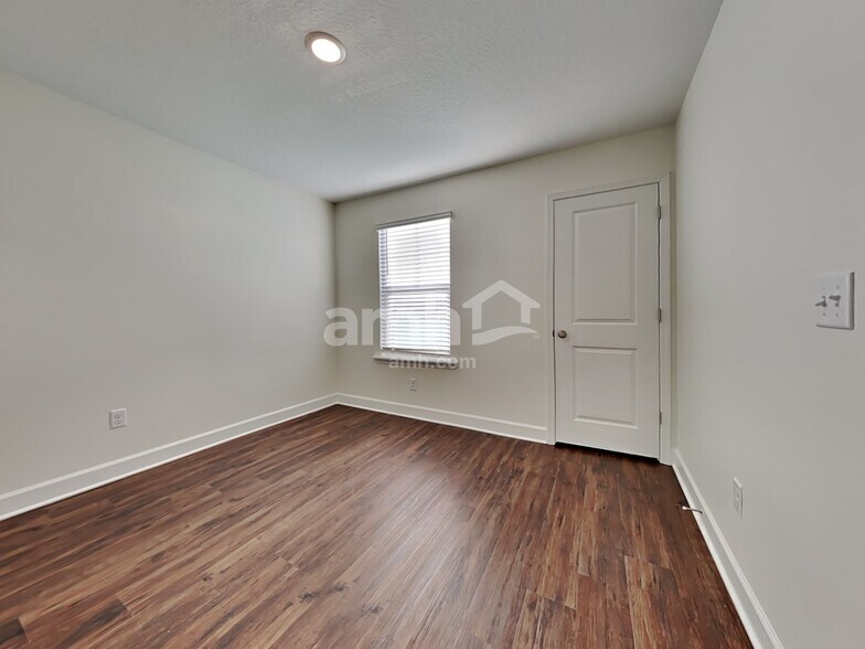 Building Photo - 1034 Tan Tara Trl