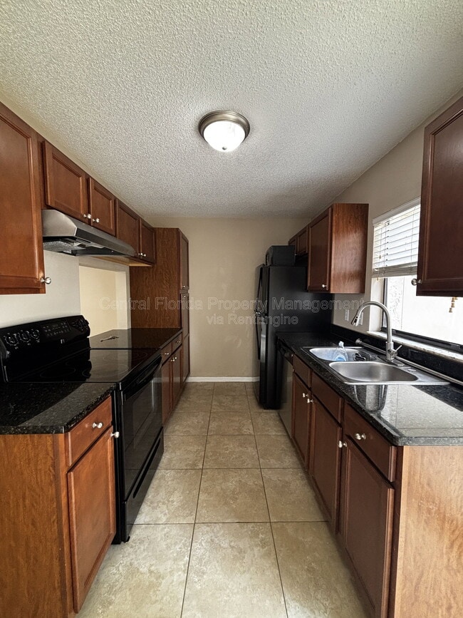 Building Photo - 1627 Long Ridge Ct