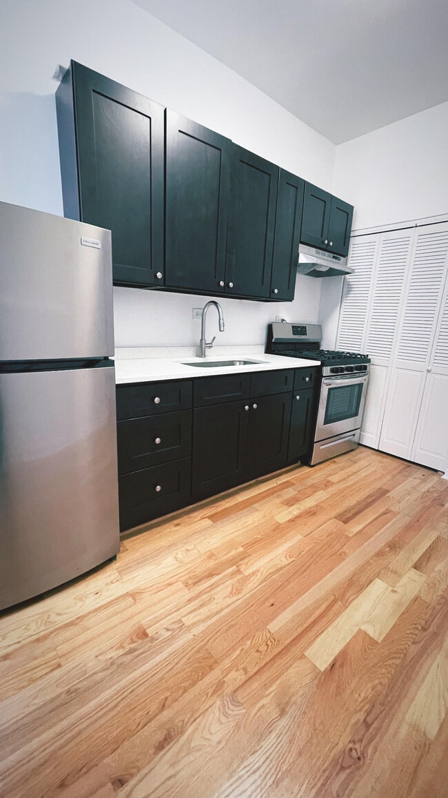 Primary Photo - 200-210 N California Ave