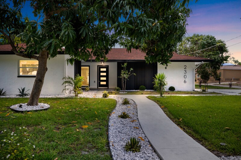 Primary Photo - 2306 S San Jose Cir