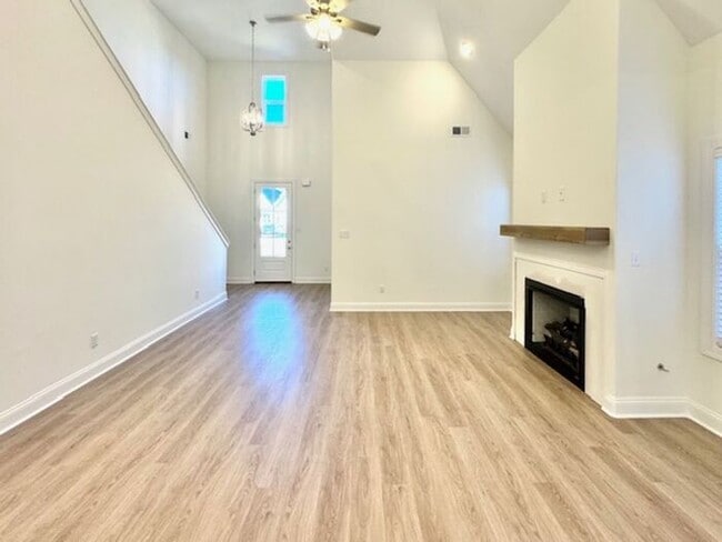 Building Photo - Move In Special! Brand New 4-bdroom 2.5 bath home in Olive Branch- Five Minutes from Methodist Ho...