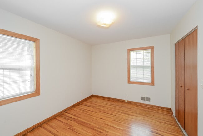 Building Photo - 1218 Skillman Ave E