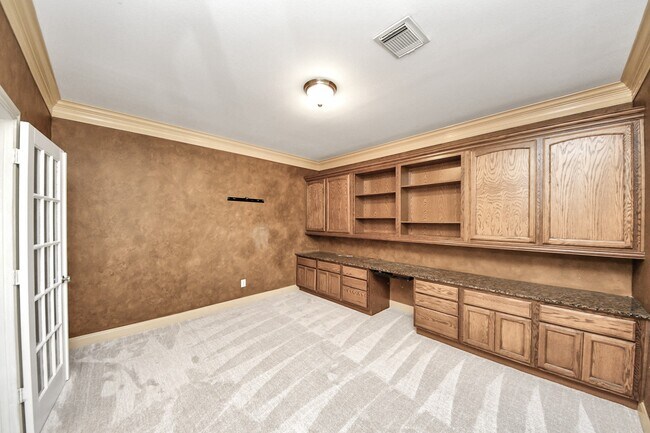 Building Photo - 3811 Parkside Dr