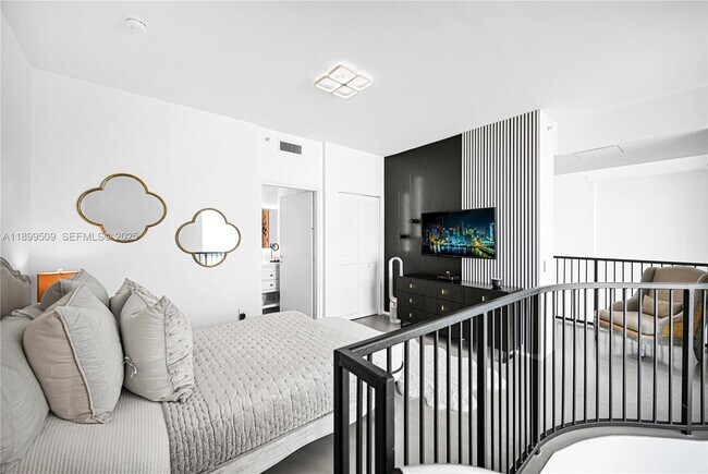 Building Photo - 300 S Biscayne Blvd