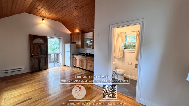 Building Photo - Quaint cottage with hardwood floors, private entrance and patio, surrounded by lush gardens!