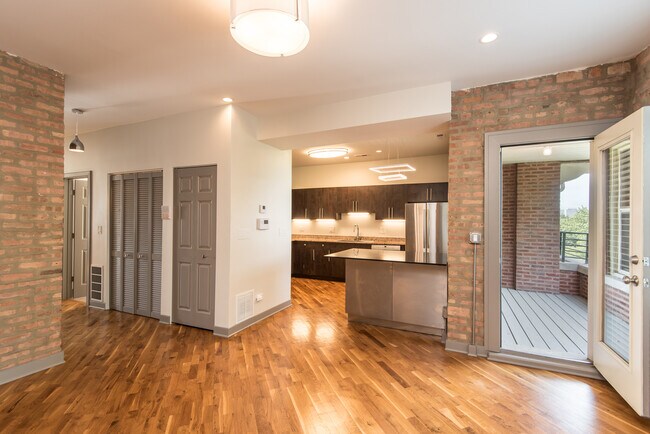 Building Photo - 4354 S Prairie Ave