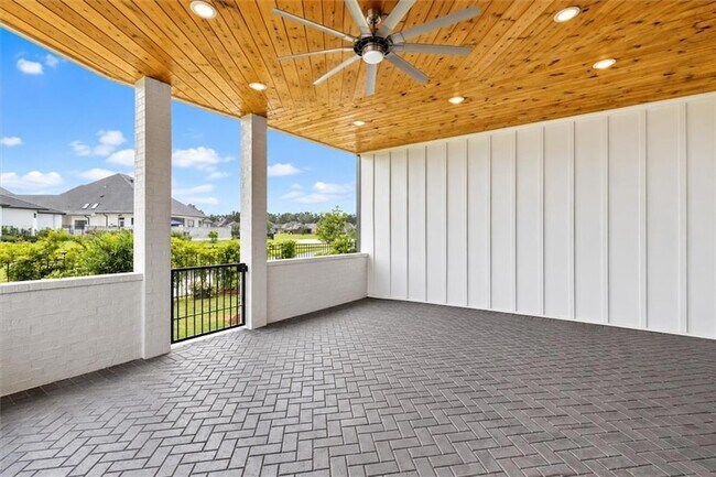 Building Photo - 501 N Corniche Du Lac