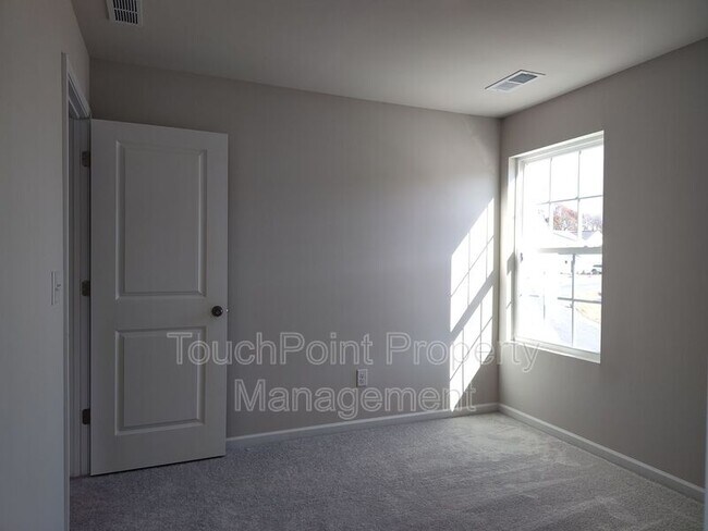 Building Photo - 3247 Crawford Ave