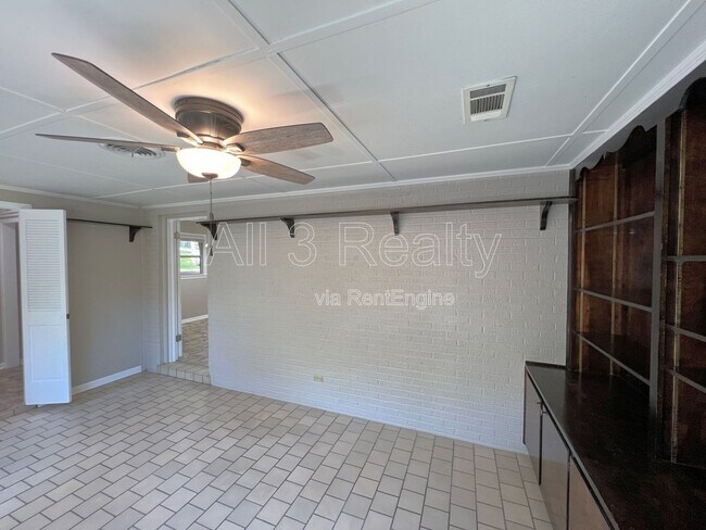 Building Photo - 750 Marquette Dr