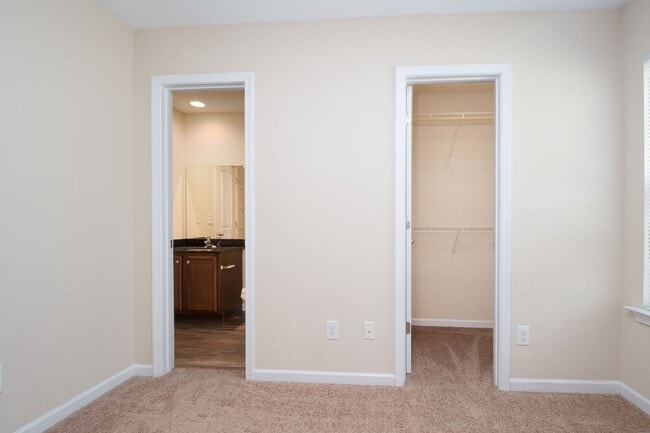 Building Photo - 3 bedroom 2.5  bath