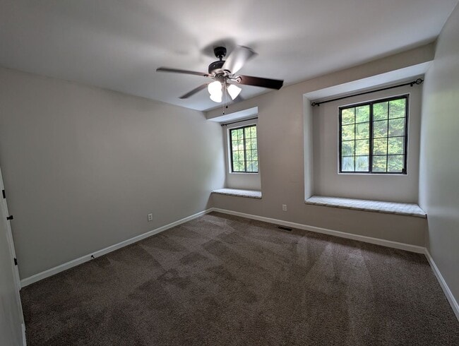 Building Photo - Charming  two story , 2 bedroom, 2.5 bath Condo located the Stratfordshire community !