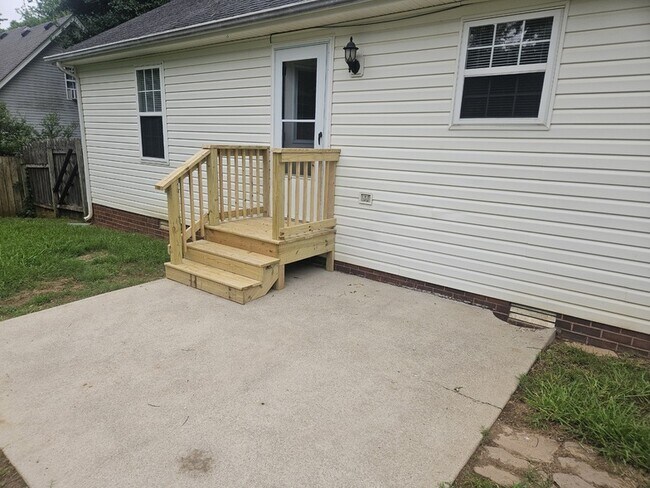 Building Photo - 1911 Pecan Ridge Dr