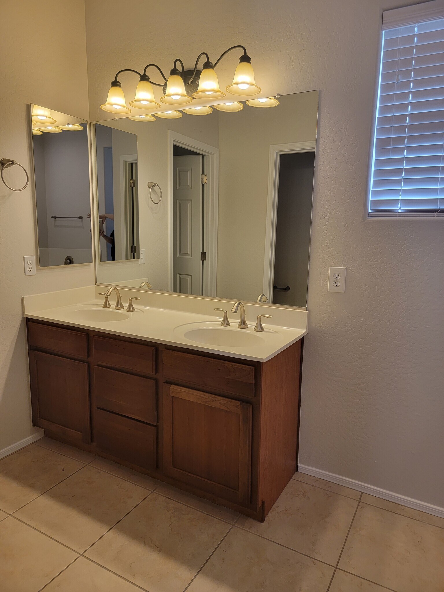 Master Bathroom - 5346 W Chisum Trl