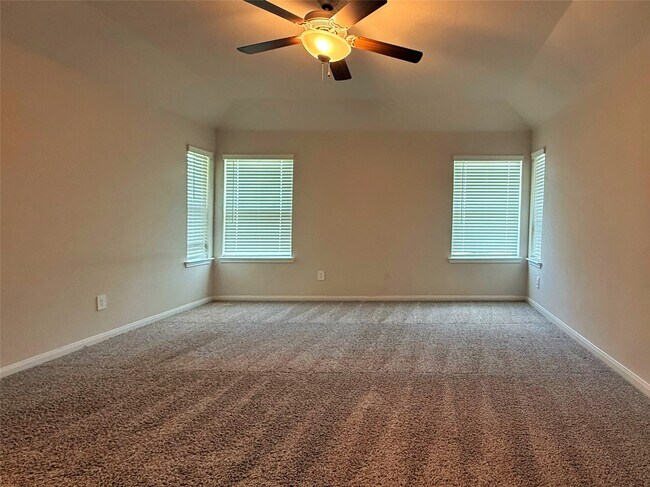 Building Photo - 3914 Dry Creek Dr