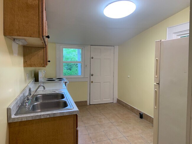 Building Photo - 3461 Sunnycrest Ave