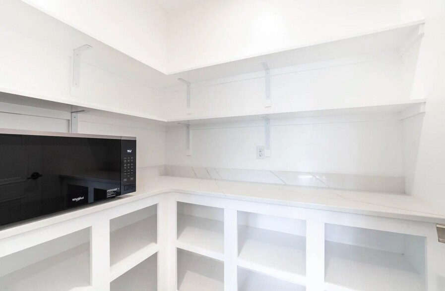 Building Photo - 808 Napa Dr