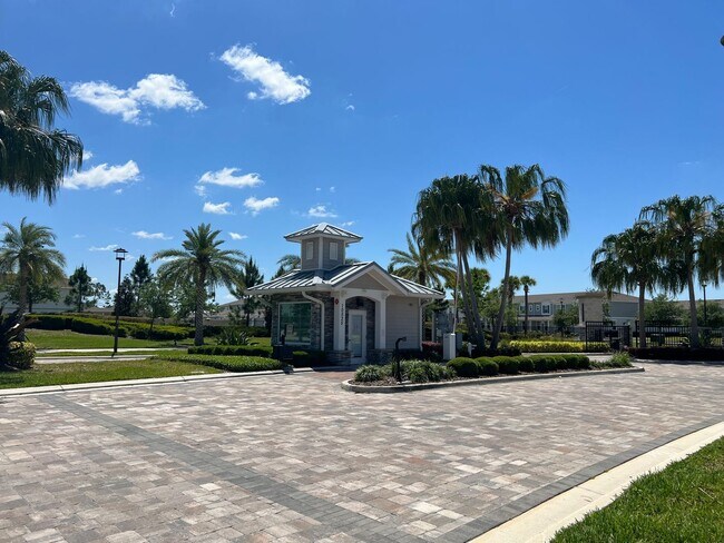 Building Photo - Isles of Lake Nona!! 3 Bedroom 2.5 Bathroom End Unit Townhome