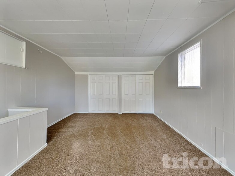 Building Photo - 1370 University Terrace