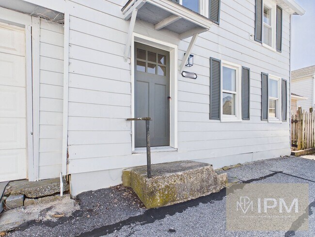 Building Photo - 305 W Broadway