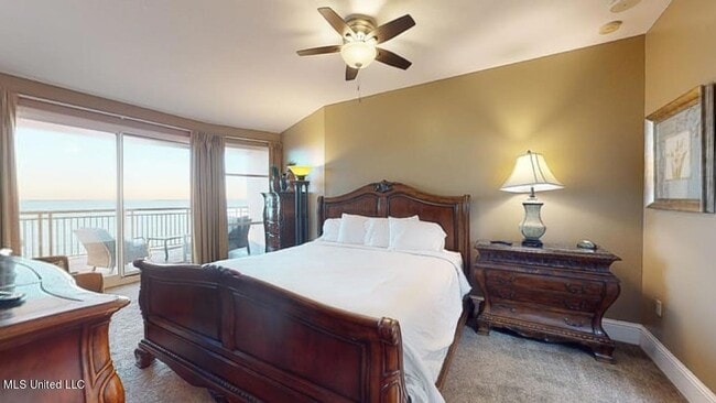 Building Photo - 2228 Beach Dr