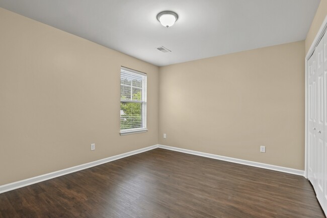 Building Photo - 363 Sanctuary Park Dr